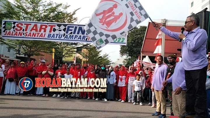 Semarakkan HUT ke-77 RI, Warga di 4 Kelurahan Batuampar Antusias Ikuti Jalan Santai 2022