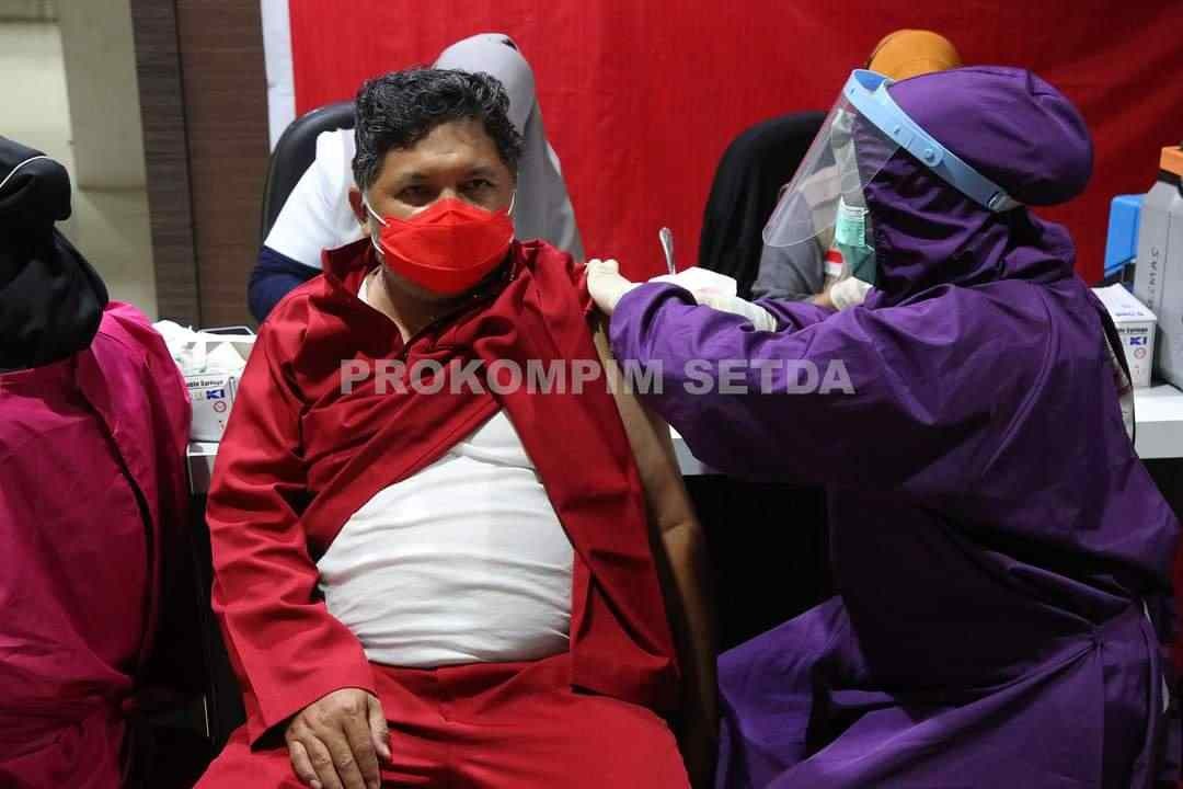 Wakil Bupati Anambas dan 170 Pelayan Publik Divaksin