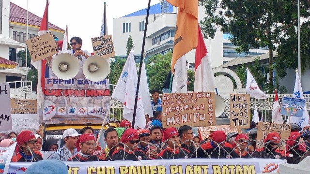 Buruh Unjuk Rasa di DPRD Batam, Tolak Omnibus Law
