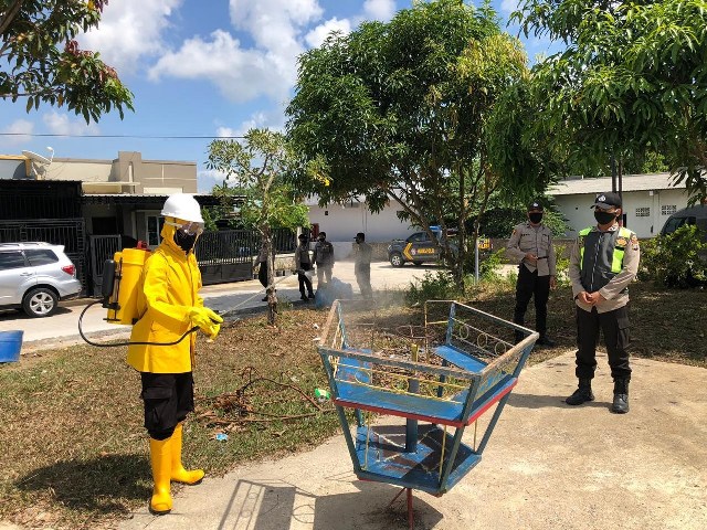Tidak Hanya Jalan, Tempat Ibadah juga sasaran Semprot Disinfektan Polda Kepri