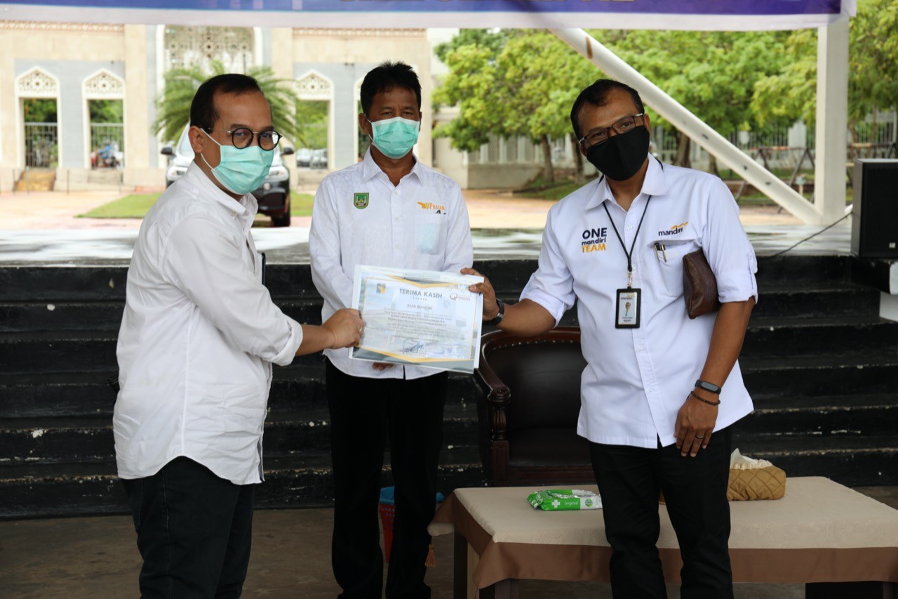 Bank Mandiri Serahkan Bantuan APD dan Asuransi Senilai 200 Juta Rupiah kepada RSBP