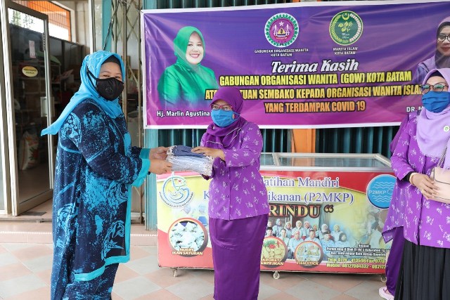 GOW Batam Peduli, Bagikan Masker dan Sembako kepada Warga