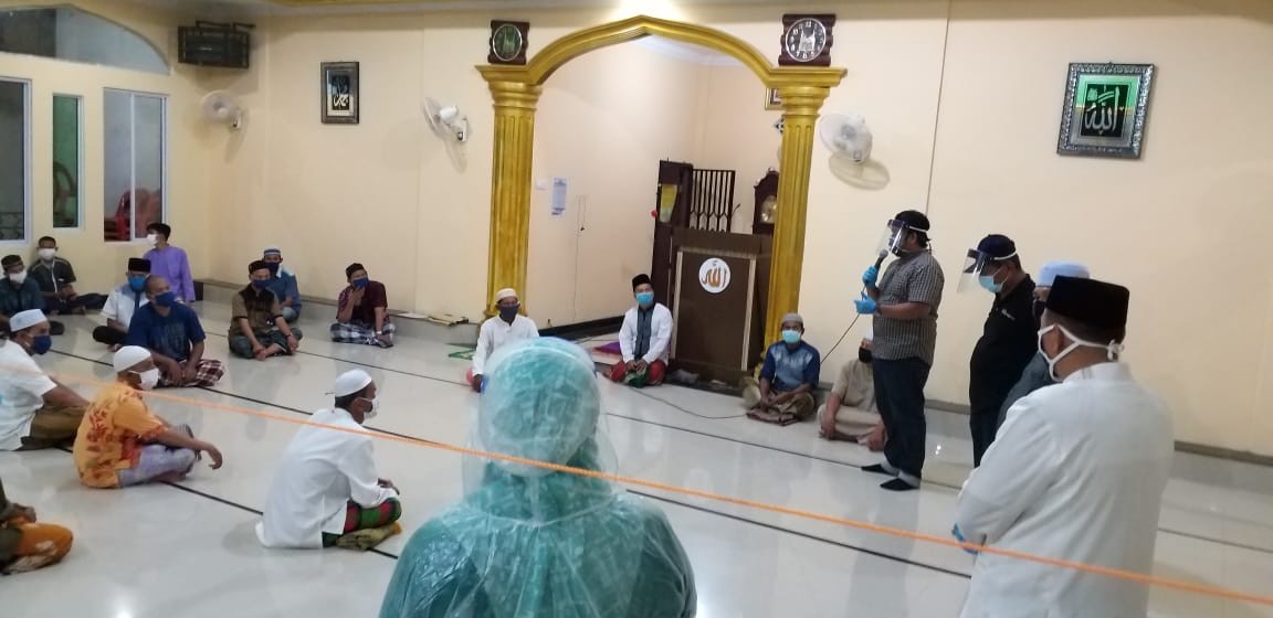 Zona Merah Covid-19, Empat Masjid di Bengkong Masih Gelar Salat Tarawih Berjemaah