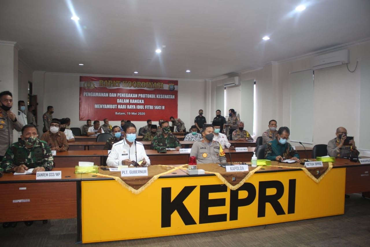 Kasrem 033/WP Ikuti Vidcon Rakor Jelang Hari Raya Idul Fitri Pemprov Kepri Rakor Pengamanan Protokol