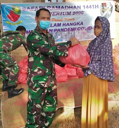 Lanud Hang Nadim Batam Berbagi dengan Warga Kurang Mampu