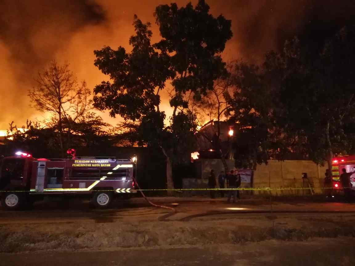 Perusahaan Produksi Kardus Ludes Terbakar