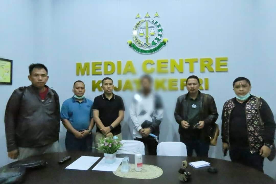 Kejati Kepri Amankan Tersangka Tipikor Pengadaan Alat Praktek Otomotif Disdik