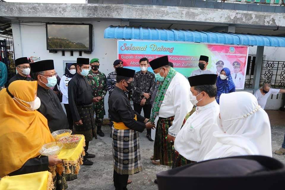 Usai Dilantik Gubernur Kepri, Bupati dan Wakil Bupati Anambas Disambut Hangat oleh Warga Anambas