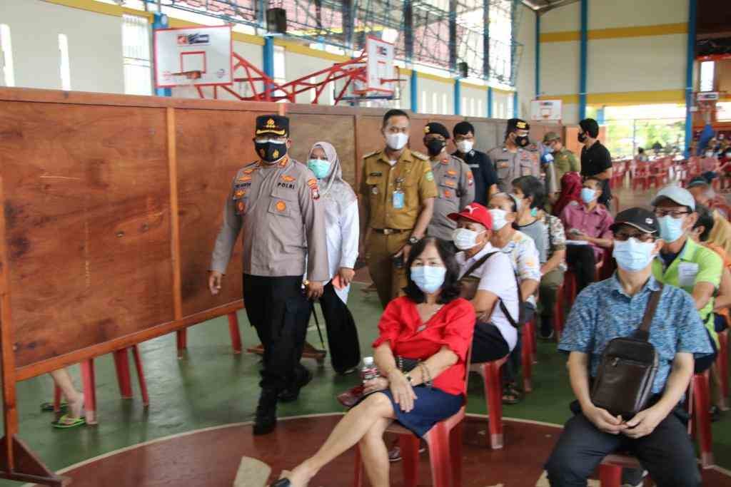 Kapolresta Barelang Tinjau Pelaksanaan Vaksinasi Massal Serentak