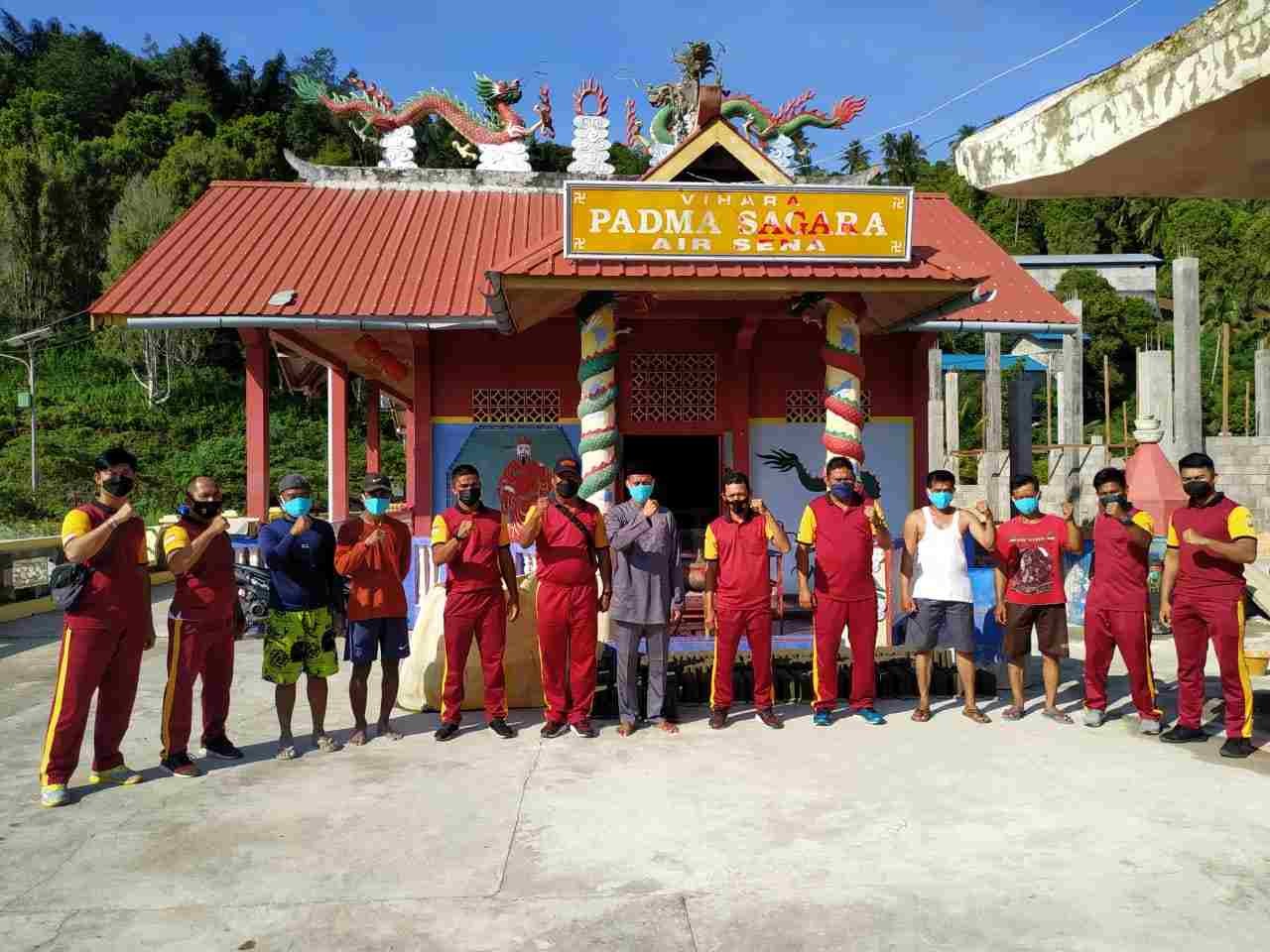 Sambut Imlek, Polsek Palmatak Gelar Baksos di Vihara Padma Sagara Air Sena
