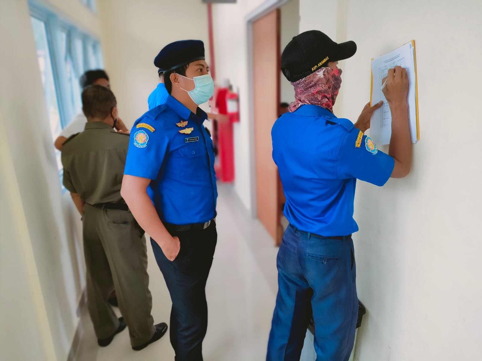 Satpol-PP dan Damkar Anambas Lakukan Pemeriksaan Alat Pemadam Setiap Kantor