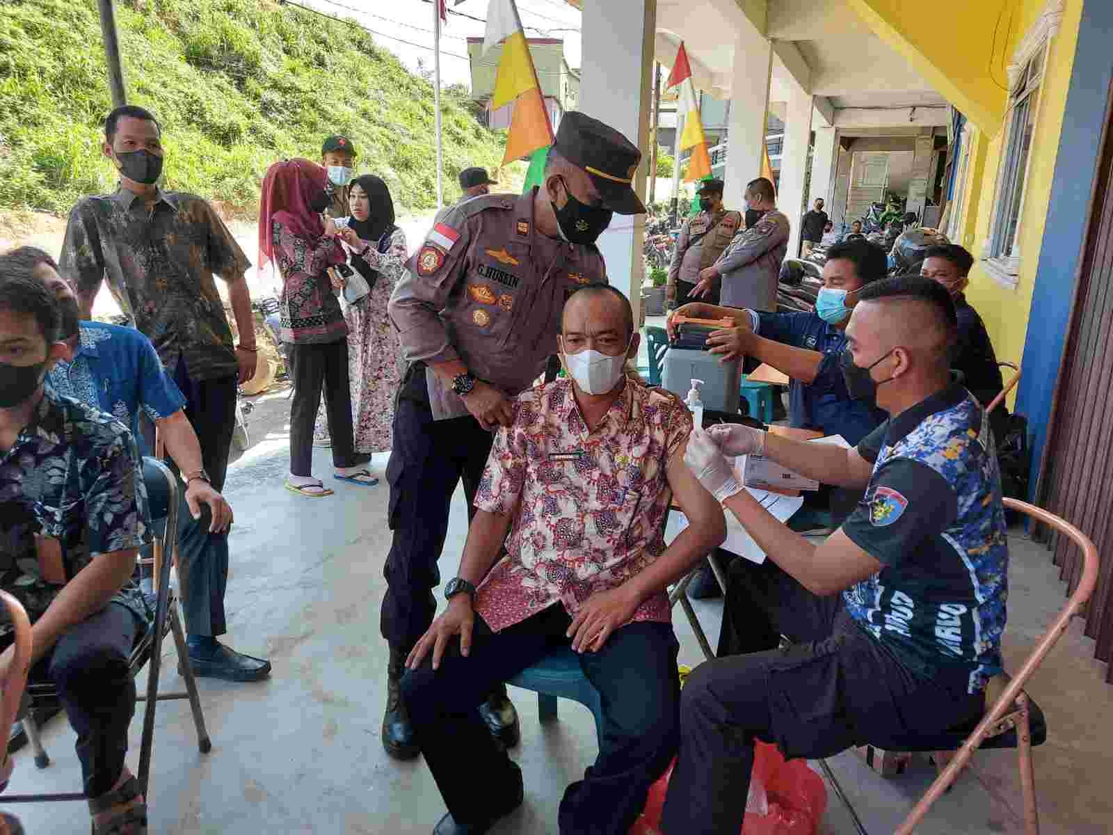 Kapolres Anambas Berharap PTT dan Pegawai Pemkab Anambas Jadi Contoh Vaksinasi