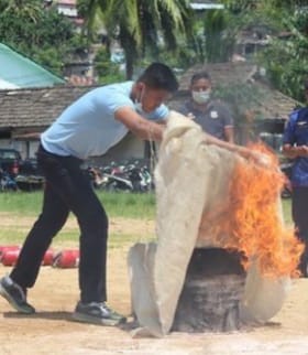 Satpol-PP dan Damkar Bersama Imigrasi Gelar Simulasi Kebakaran