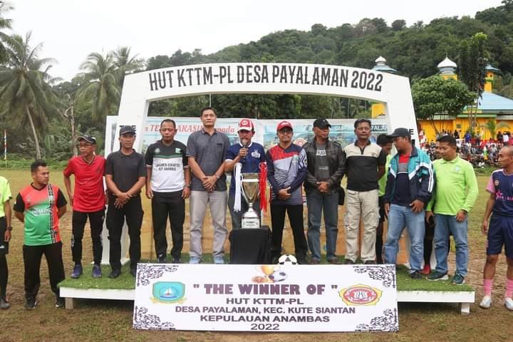 Desa Putik Juara Turnamen Sepak Bola di Desa Payalaman 