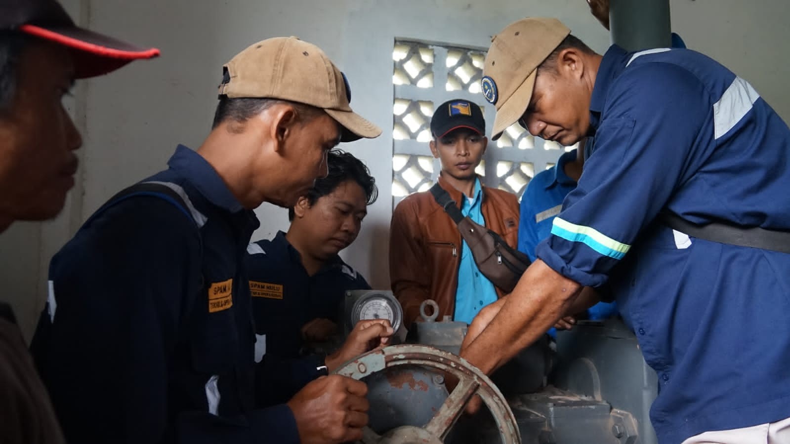 SPAM BP Batam Lakukan Penutupan Pintu Air dan Patroli Waduk Duriangkang