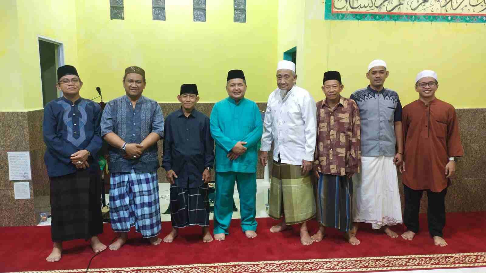 Hari ke-4 Ramadan, Wan Zuhendra Salat Isya dan Tarawih di Surau Al Amin Balau Kuning