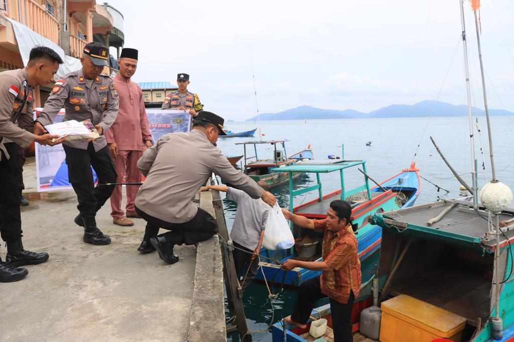 Polres Kepulauan Anambas Salurkan Bantuan Sosial untuk Masyarakat