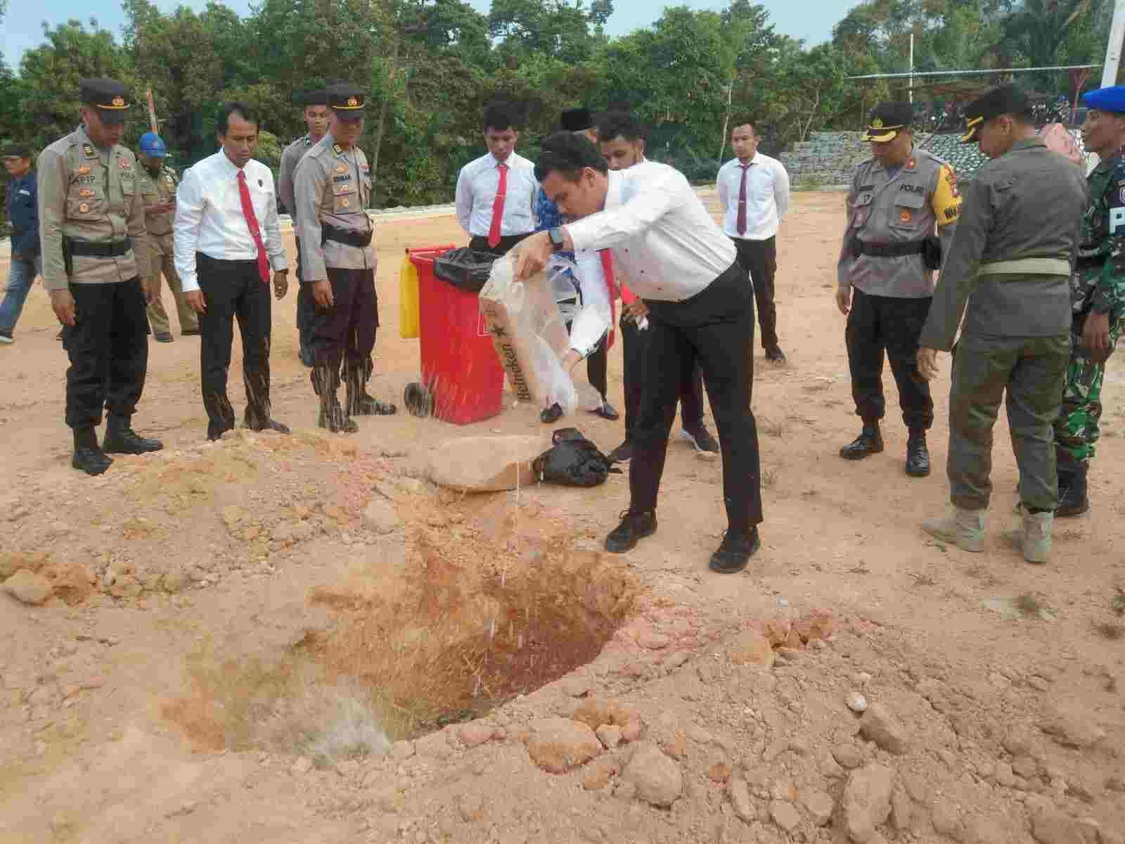 Polres Kepulauan Anambas Musnahkan Miras dan Petasan