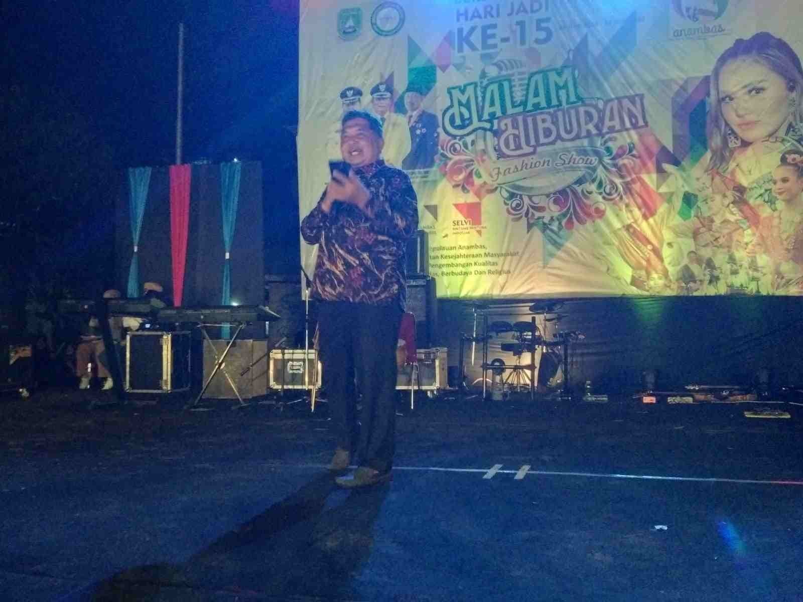 Wan Lantunkan Lagu Terajana pada Puncak Peringatan HUT ke-15 Kabupaten Kepulauan Anambas