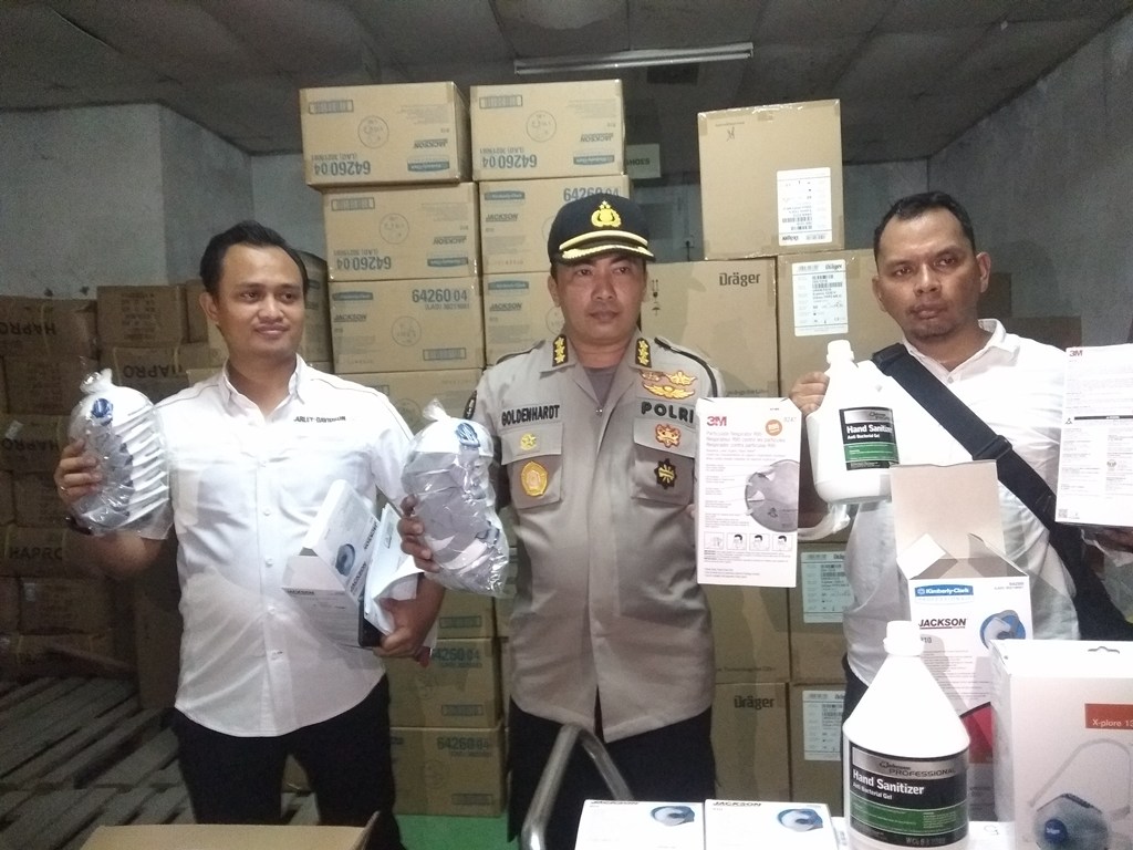 Polda Kepri Temukan Ribuan Masker Tertumpuk di Gudang