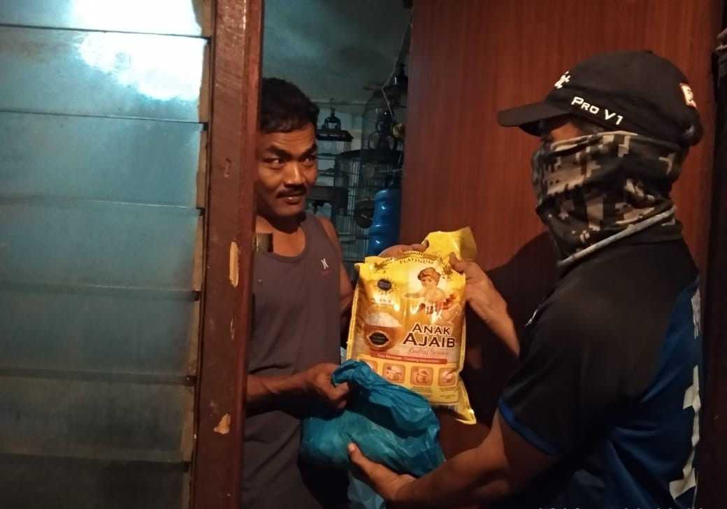 Lurah Tanjung Sengkuang Bagikan 7.471 Paket Sembako
