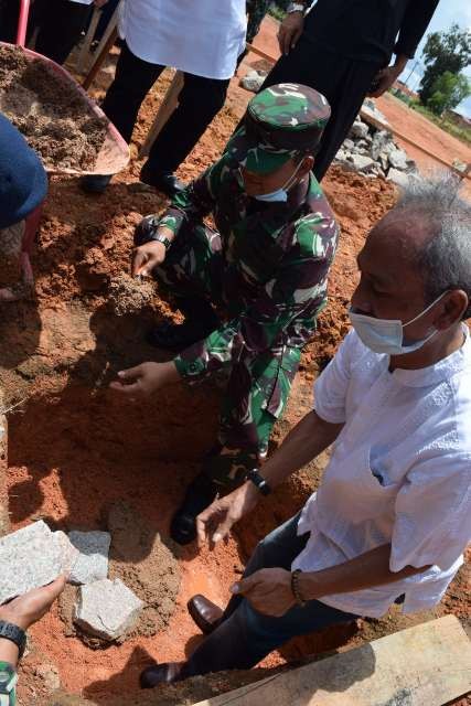 Peletakan Batu Pertama Pembangunan Masjid Al-Jabbar oleh Danlanud Hang Nadim