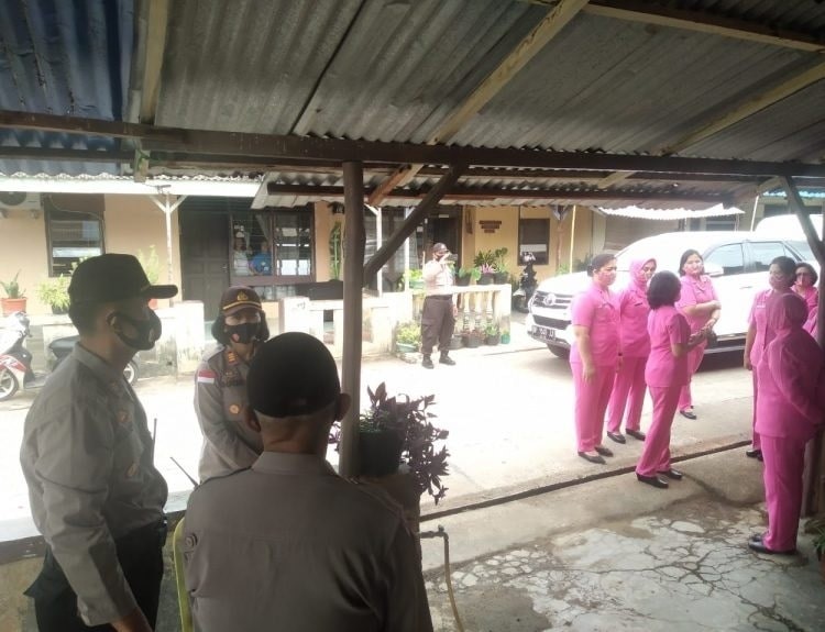Kapolsek Batam Kota Dampingi Ketua Bhayangkari Daerah Kepri Anjangsana Warakauri di Batam
