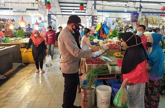 Polsek Bengkong Kampanyekan 3M dan Bagikan 3.600 Pcs Masker Gratis
