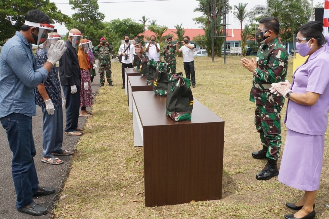 Bantu Warga di Masa Pandemi, Kogabwilhan I Kembali Bagikan Paket Sembako