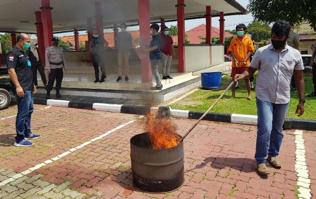 Dit Resnarkoba Polda Kepri Musnahkan Barang Bukti Ganja
