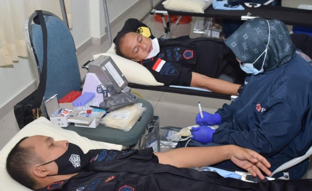 173 Personil Sat Brimob Polda Kepri dan 10 Pengurus Bhayangkari Lakukan Donor Darah, Jelang HUT Korps Brimob Polri ke-75 Tahun 2020