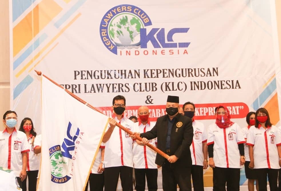 Pjs Walikota Batam Kukuhkan Pengurus Kepri Lawyers Club