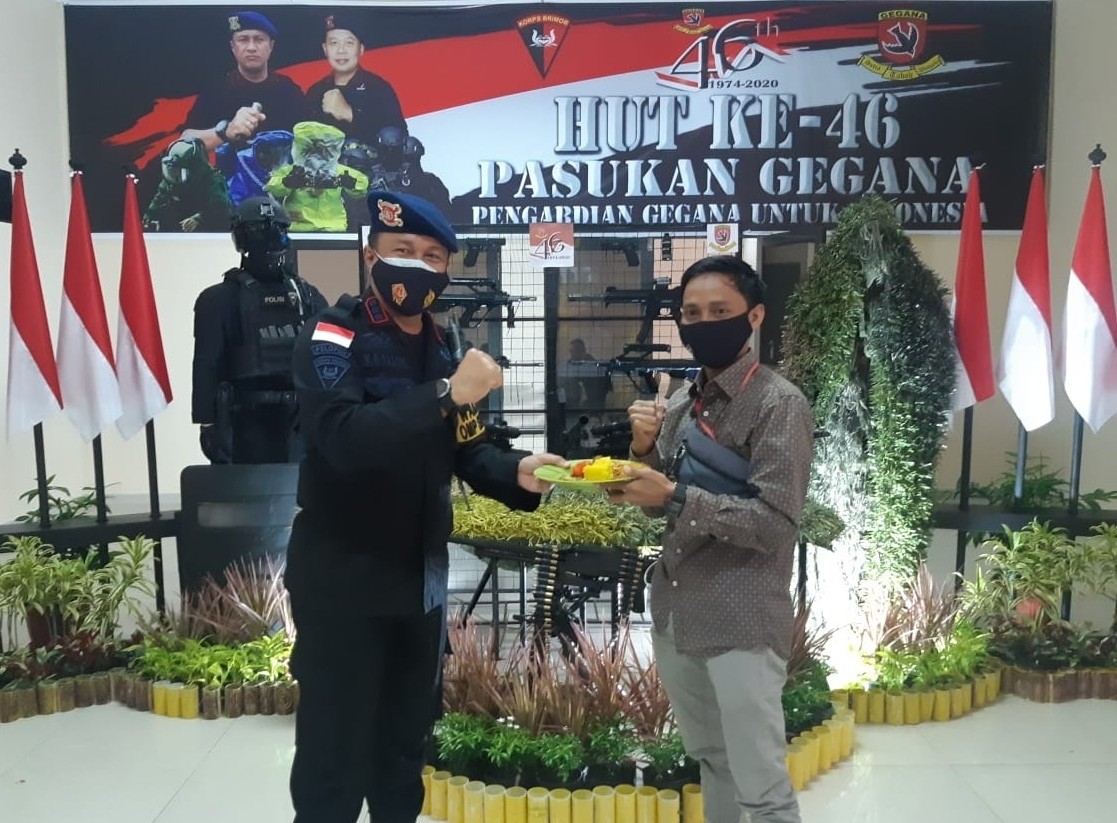HUT Pasukan Gegana ke 46, Perwakilan Media Online di Batam Dapat Tumpeng dari Dansat Brimob Polda Kepri