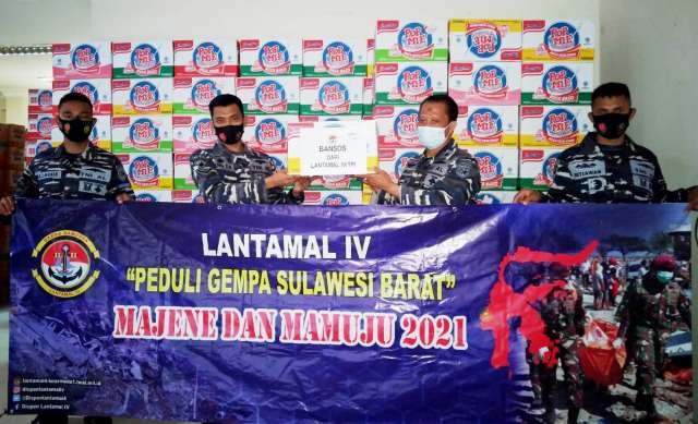 Lantamal IV Salurkan Bansos ke Mamuju dan Majene