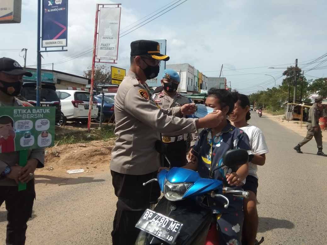 Gugus Tugas Batu Ampar Lakukan Sweeping Penggunaan Masker di Pasar Melcem