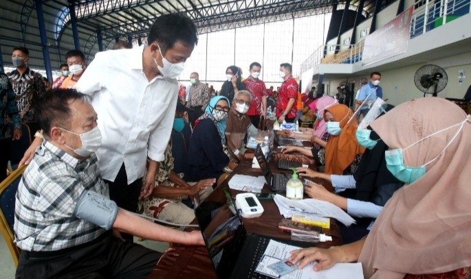 3.300 Guru hingga Lansia Dapat Vaksinasi Covid-19