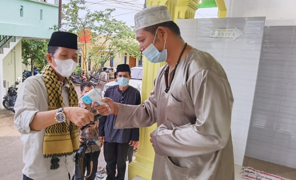 Safari Ramadan, Wakil Wali Kota Batam Serahkan Bantuan untuk Masjid
