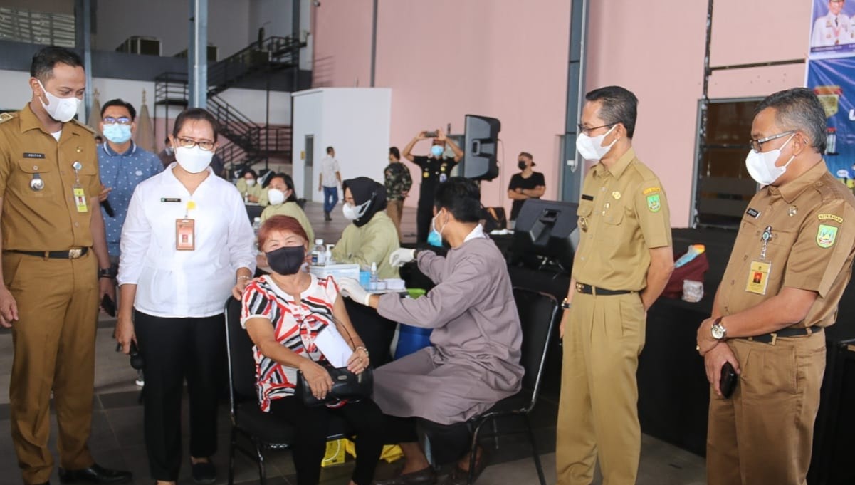 Wakil Wali Kota Batam dan Sekda Pantau Pelaksanaan Vaksinasi Massal