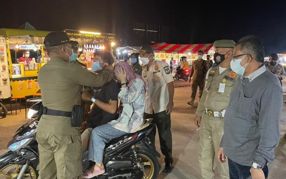 Sekda Pimpin Penegakan Prokes di Keramaian, Satgas Terpadu Kota Batam Masih Temukan Warga Abai Prokes