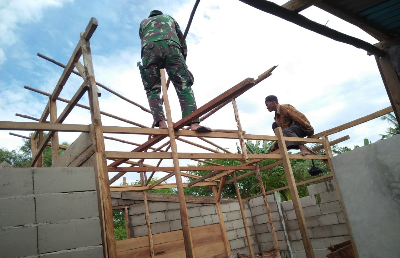 Rindam XII/Tanjungpura Bantu Kesulitan Perekonomian Warga