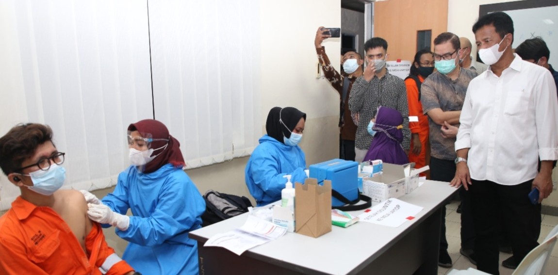 Pastikan Vaksinasi Covid-19 Lancar bagi Karyawan Industri Galangan Kapal, Rudi Datangi PT Paxocean