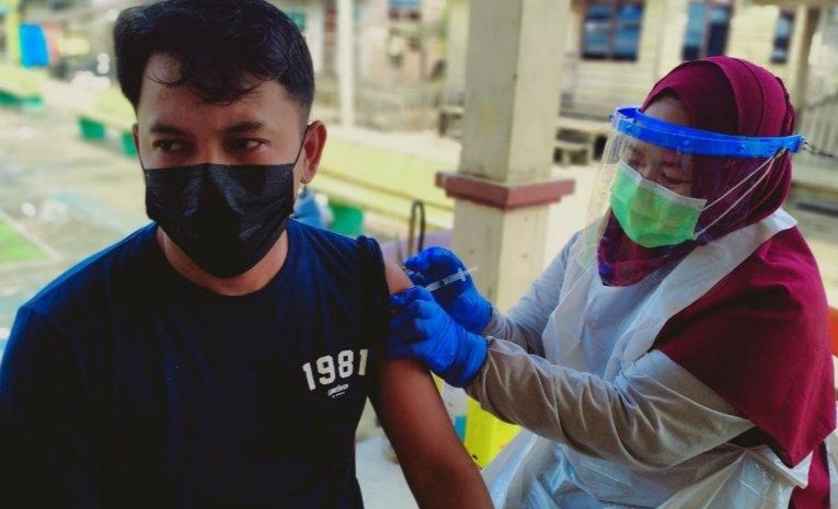 Gencarkan Vaksinasi Covid-19 melalui Tim Mobil Gurindam 12 Korem 033 WP