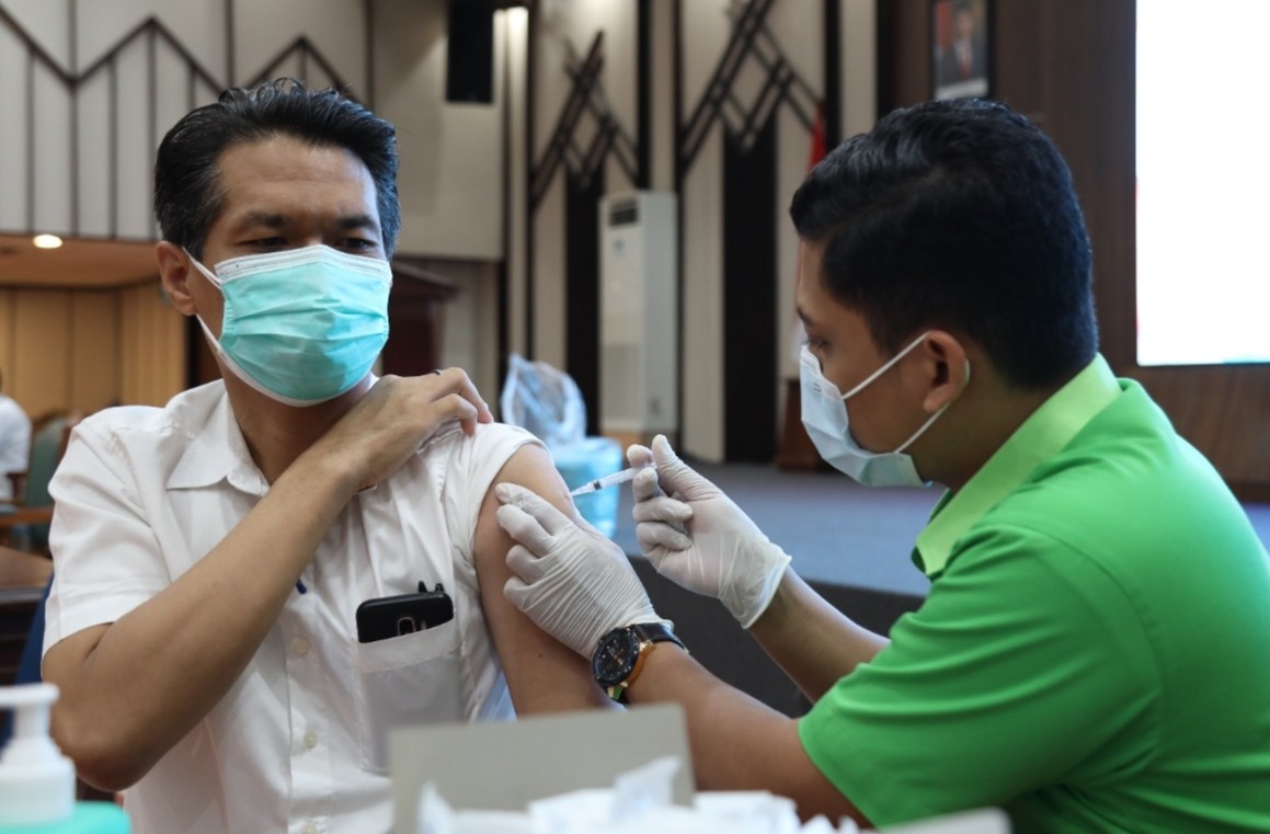 Pegawai BP Batam Disuntik Vaksin Covid-19 Tahap Dua