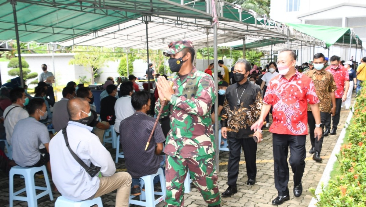 Tinjau Dua Lokasi Vaksinasi Covid-19 di Batam, Danrem 033 WP: Upaya Akan Terus Dilaksanakan Demi Tercapai Kepri yang Sehat