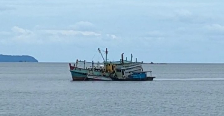Tiga Kapal Ikan Asing Ditenggelamkan di Perairan Kepri