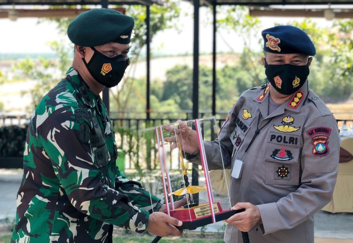 Jalin dan Pererat Silahturahmi antar Kesatuan, Danyonif RK 136/TS Mengunjungi Mako Brimob Polda Kepri
