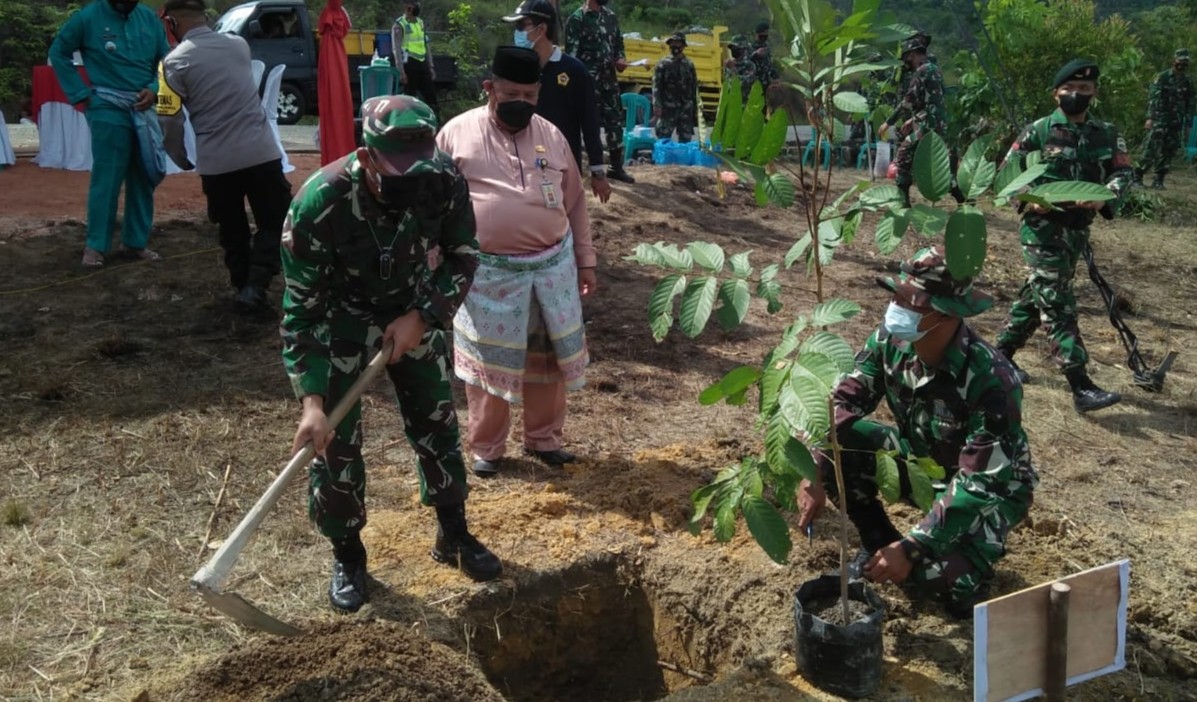 Jaga dan Lestarikan Lingkungan untuk Bangun Ekosistem Hutan, Kodim 0317/TBK Bersama Forkopimda Karimun Tanam 1000 Bibit Pohon