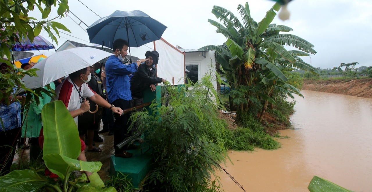 Rudi Keliling Langsung Tinjau Titik Banjir di Batam