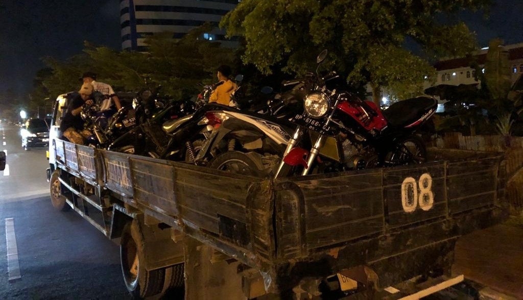 Terjaring Razia Gabungan Malam Minggu, Puluhan Motor Diangkut Polisi