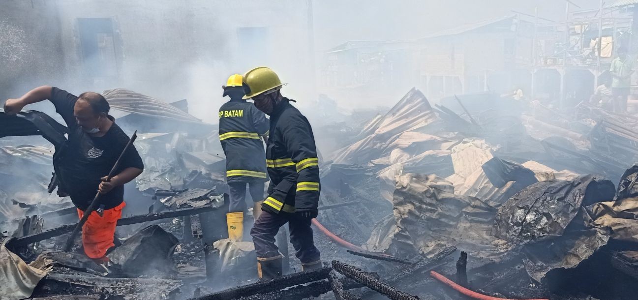 Kebakaran di Batu Merah, Damkar BP dan Pemko Batam Berhasil Jinakkan Api